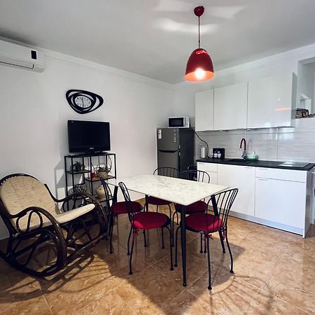 Mdm House Apartment Sutomore Luaran gambar